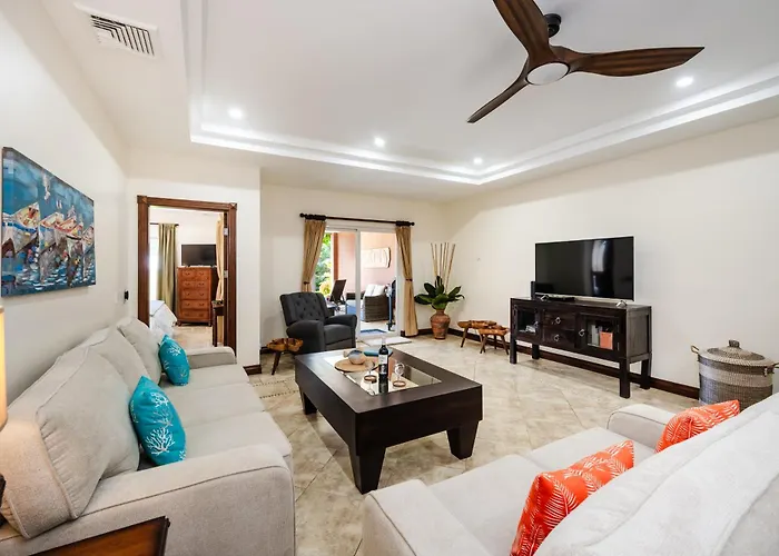 Beachfront Easy Access, Security & Cameras Apartahotel 3*