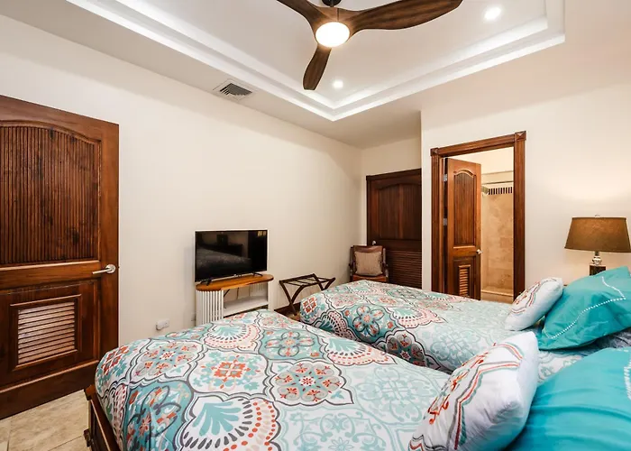 Apartahotel Beachfront Easy Access, Security & Cameras 3*